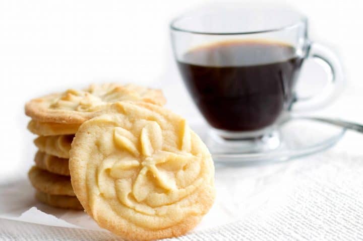 Bake Perfect Vanilla Spritz Shortbread: Crisp & Buttery